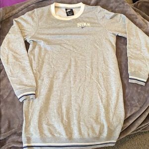 I’m selling this Nike sweater dress